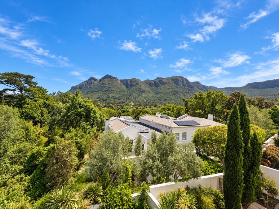 5 Bedroom Property for Sale in North Oaks Western Cape